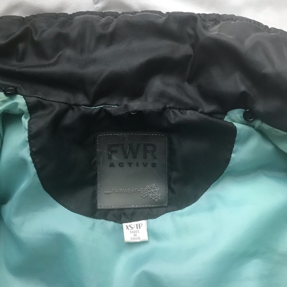 Black zippered vest for the Fall - Picture 3 of 5